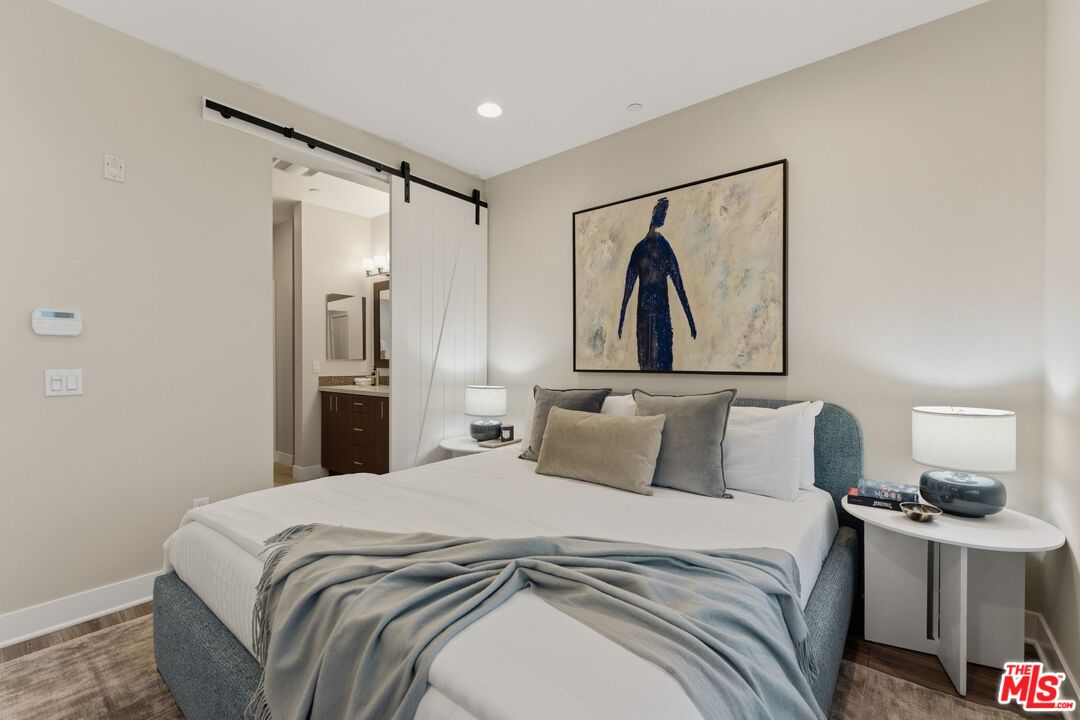 2753 Waverly Dr Unit: 806