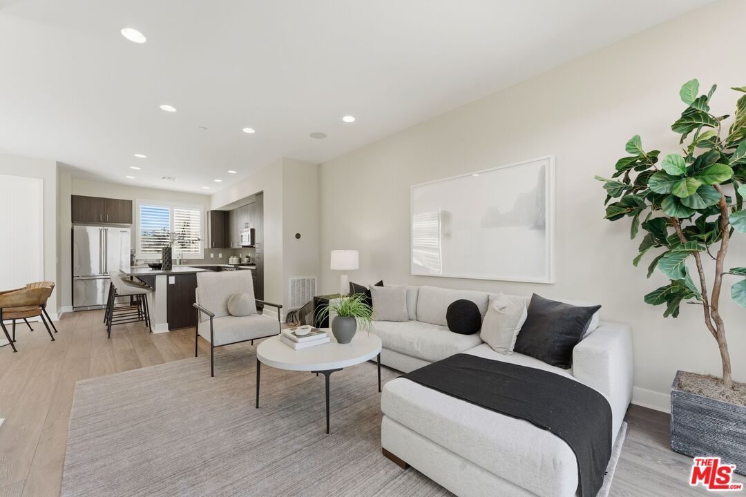 2753 Waverly Dr Unit: 806