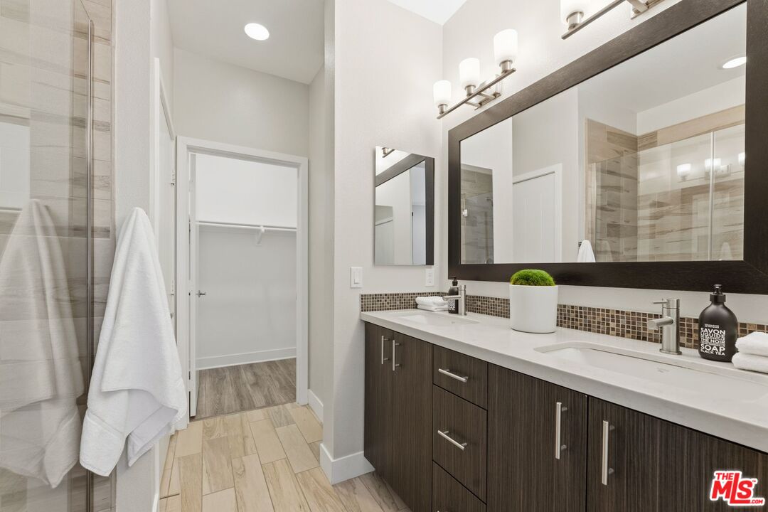 2753 Waverly Dr Unit: 806