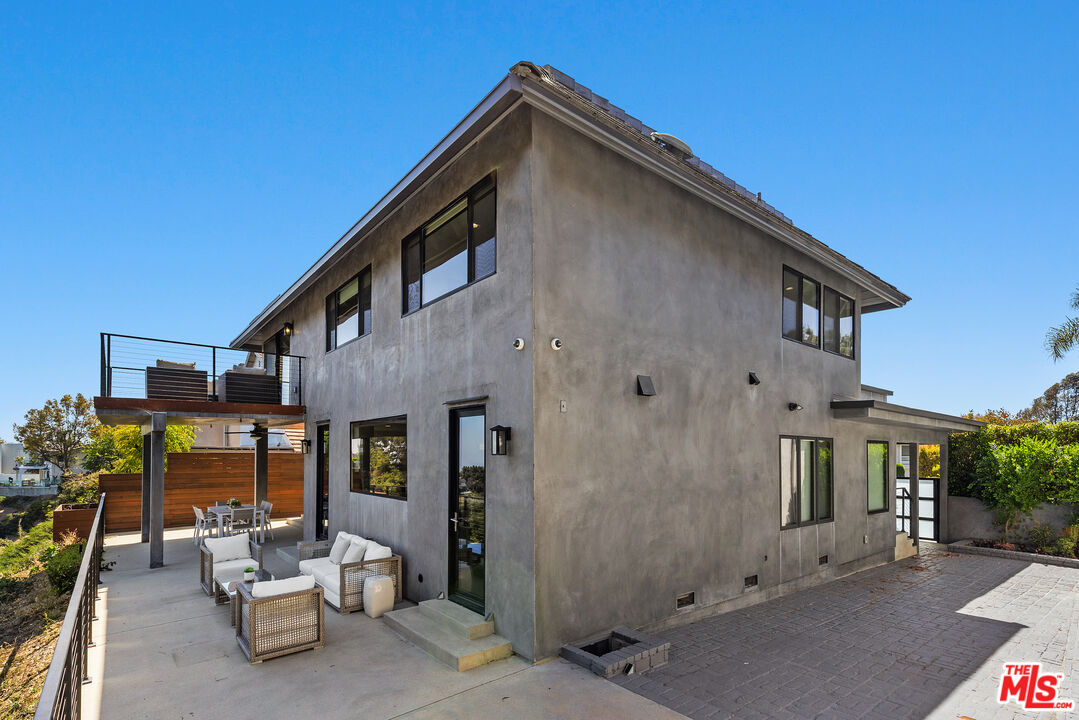 2728 Angelo Dr