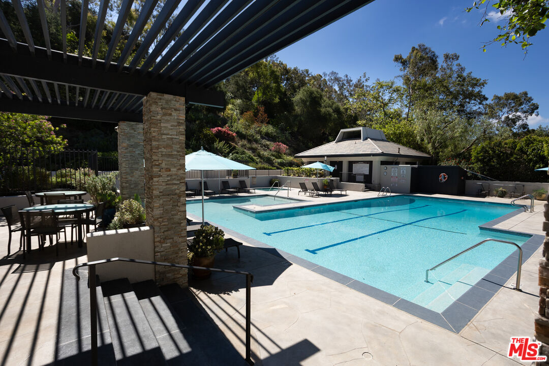 2728 Angelo Dr