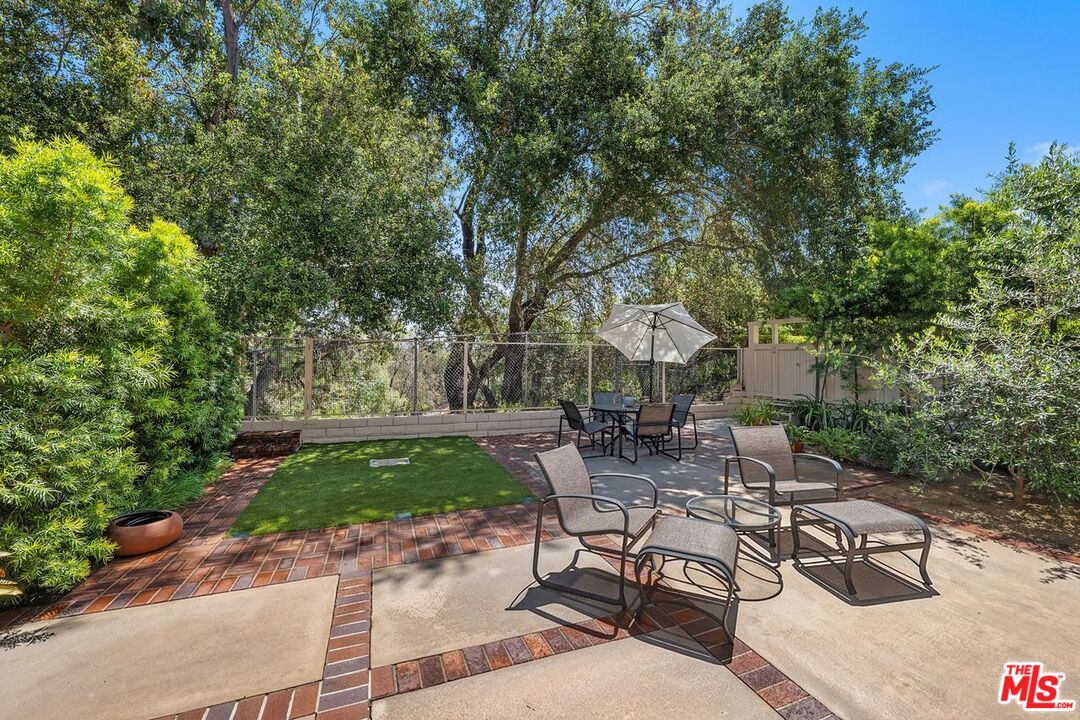 2792 Bottlebrush Dr