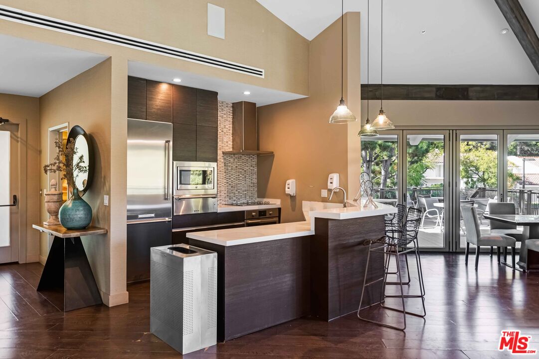 2792 Bottlebrush Dr