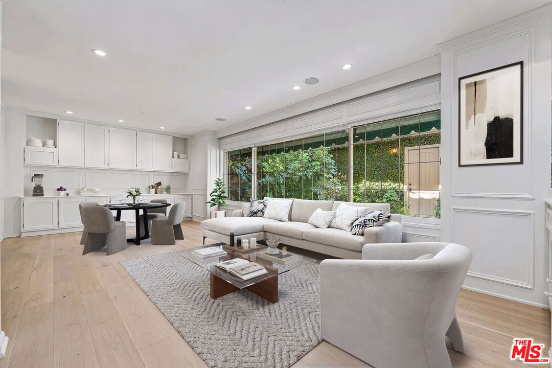 2792 Bottlebrush Dr