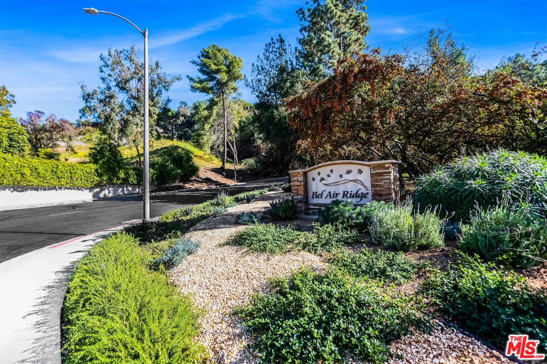 2792 Bottlebrush Dr