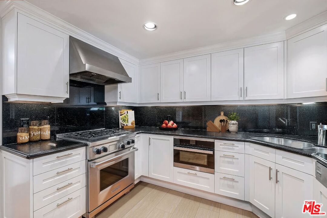 2792 Bottlebrush Dr