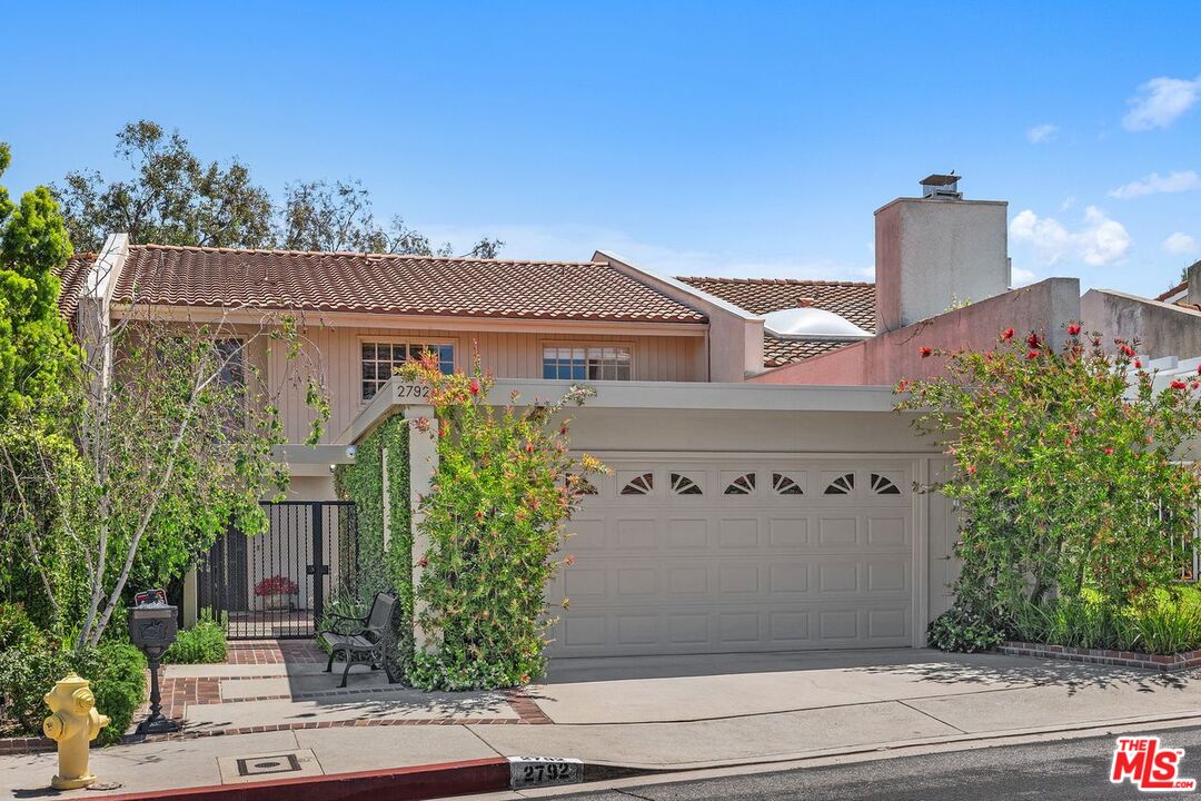 2792 Bottlebrush Dr