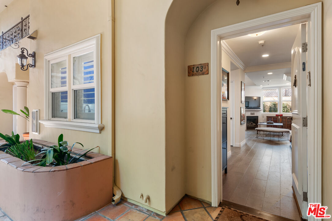 1050 N Edinburgh Ave Unit: 103