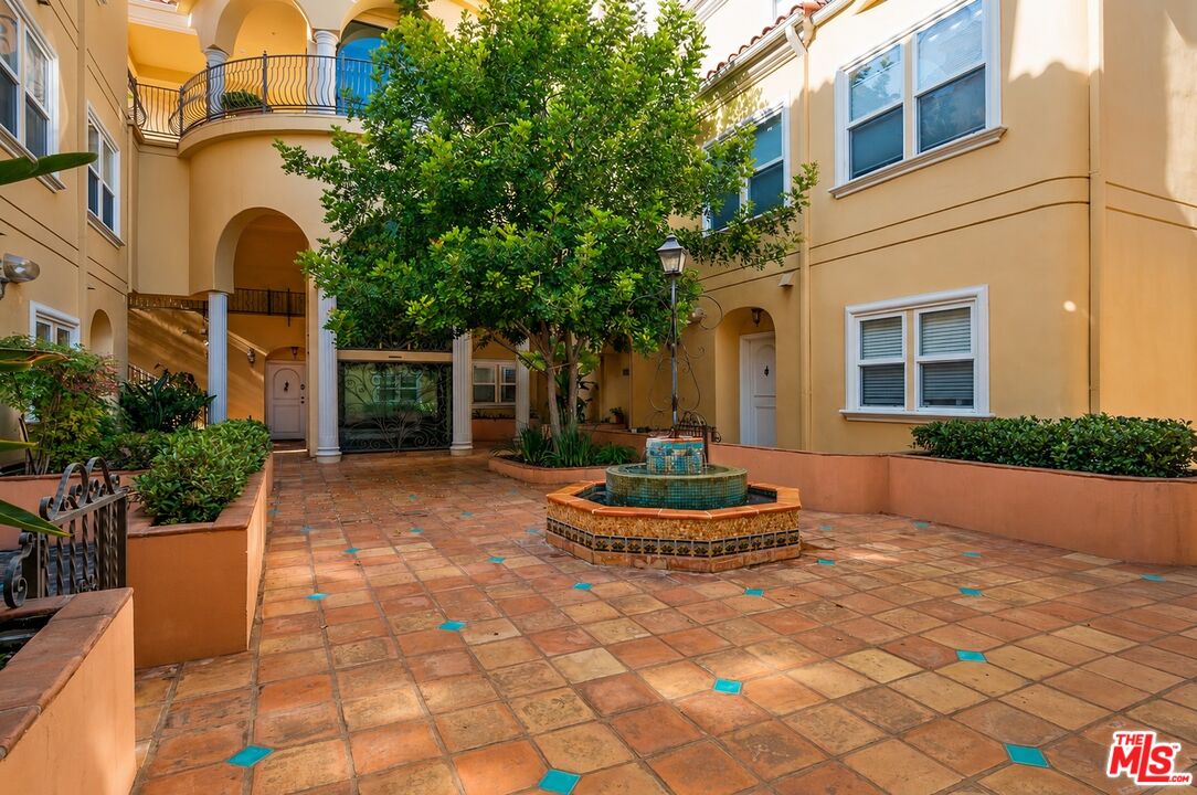 1050 N Edinburgh Ave Unit: 103