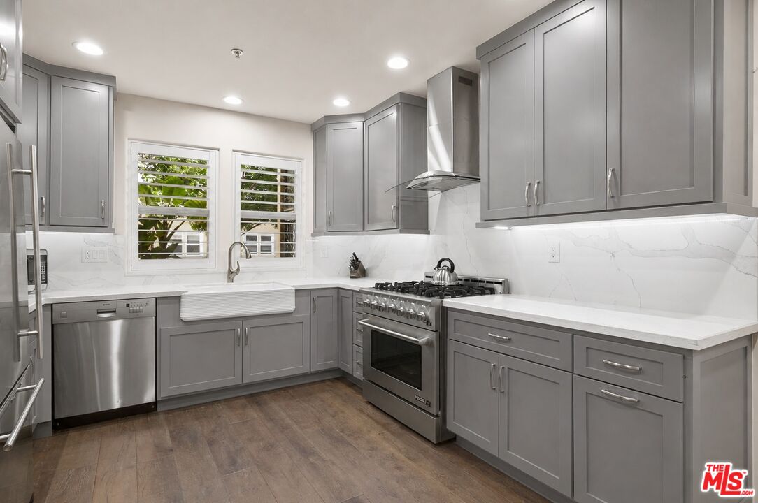 1050 N Edinburgh Ave Unit: 103