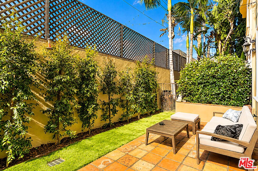 1050 N Edinburgh Ave Unit: 103