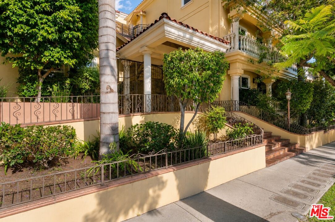 1050 N Edinburgh Ave Unit: 103