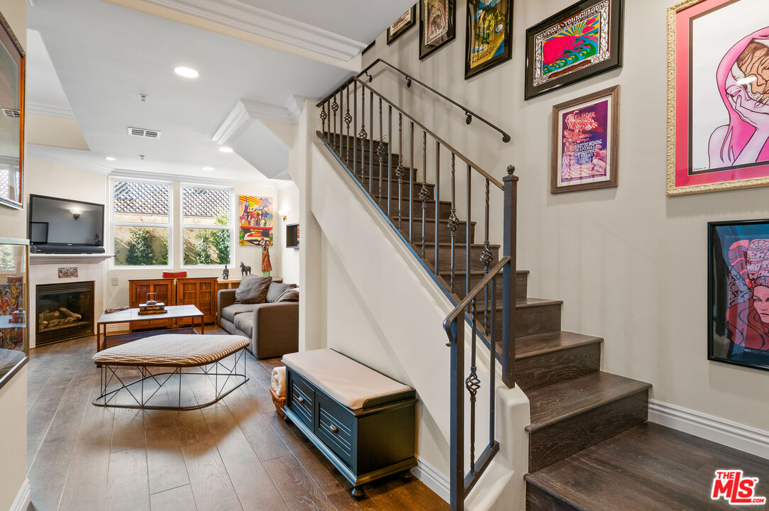 1050 N Edinburgh Ave Unit: 103
