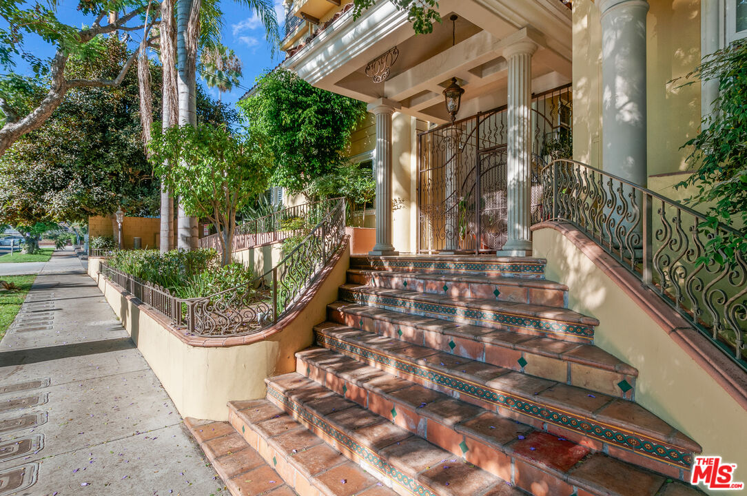 1050 N Edinburgh Ave Unit: 103