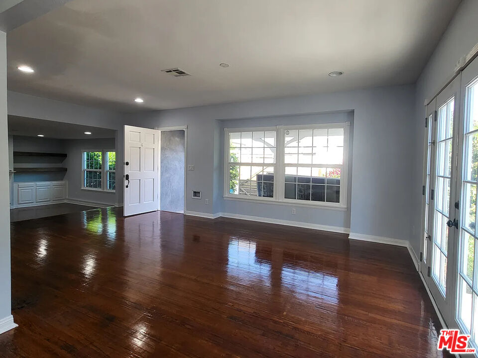 12035 Magnolia Blvd