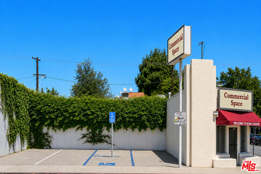 12035 Magnolia Blvd