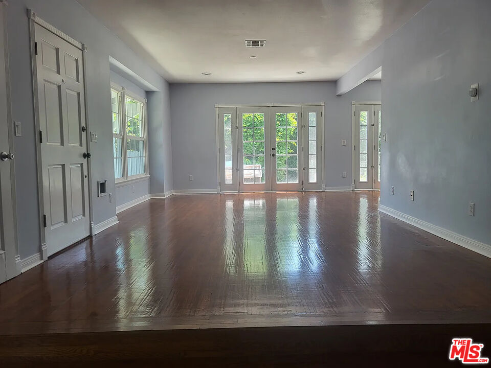 12035 Magnolia Blvd
