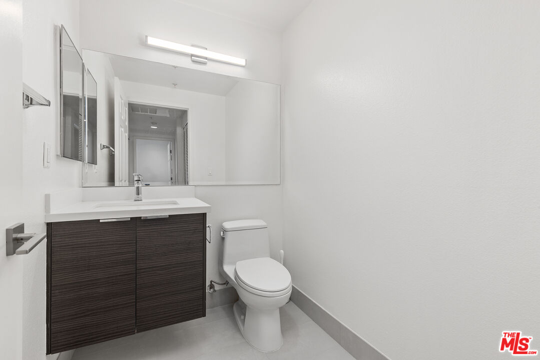 6038 Carlton Way Unit: 106