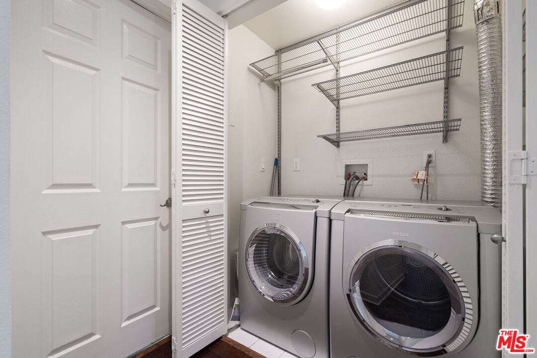 6038 Carlton Way Unit: 106