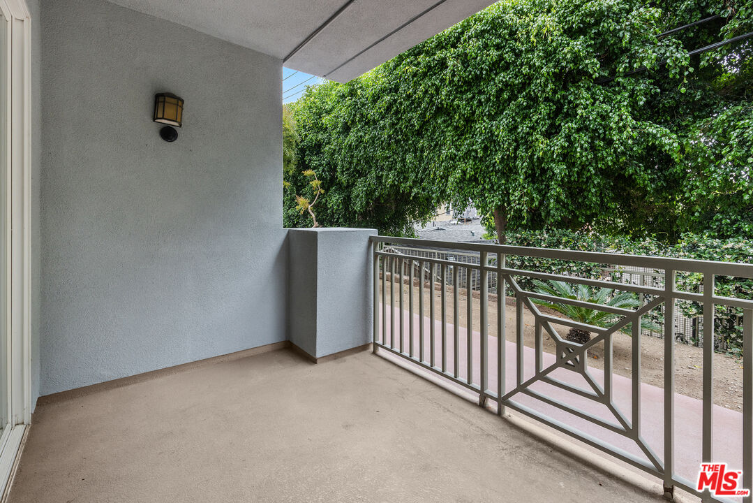 6038 Carlton Way Unit: 106