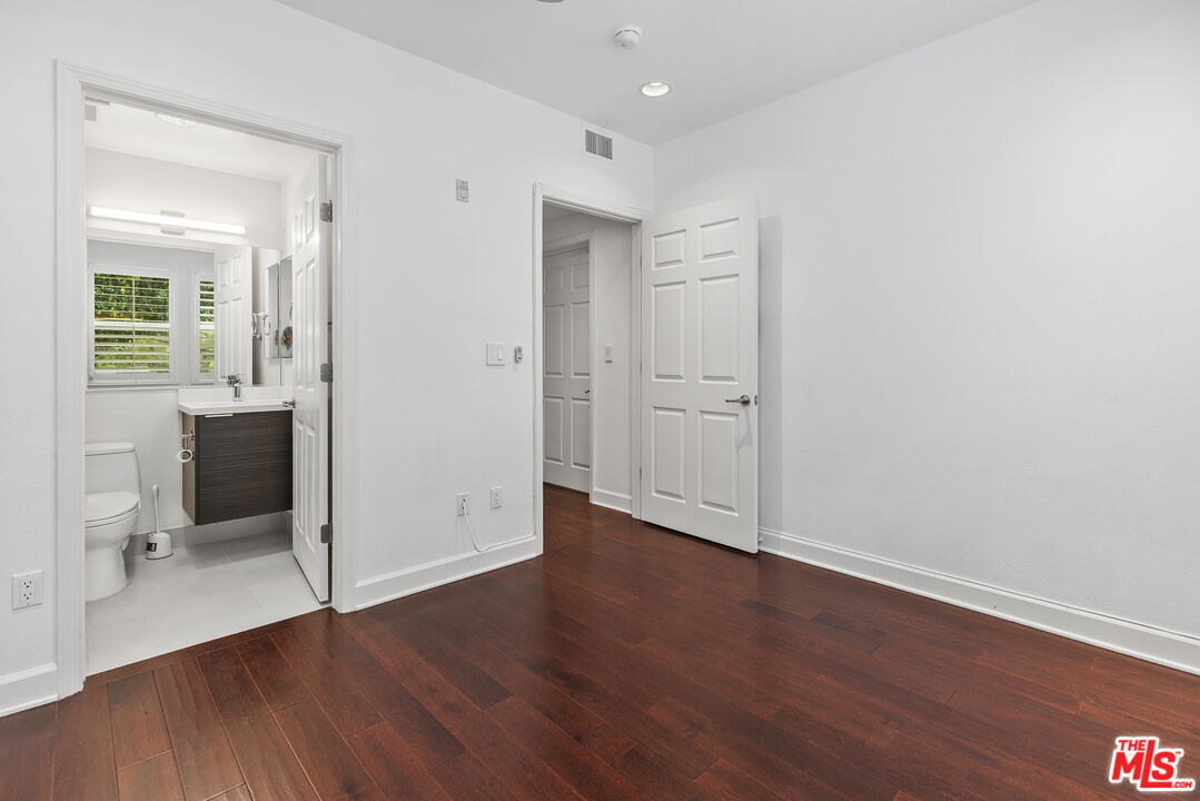6038 Carlton Way Unit: 106