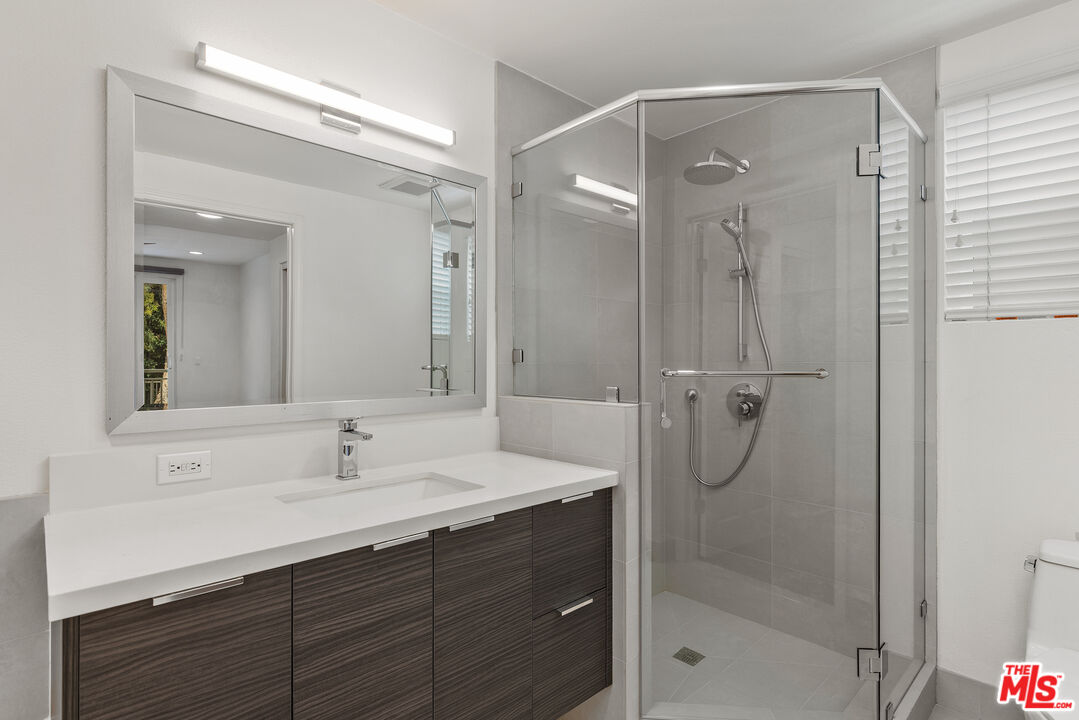 6038 Carlton Way Unit: 106