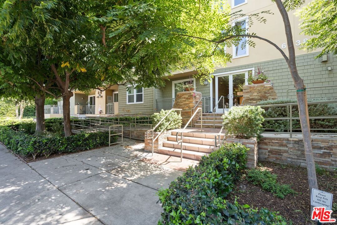 6038 Carlton Way Unit: 106