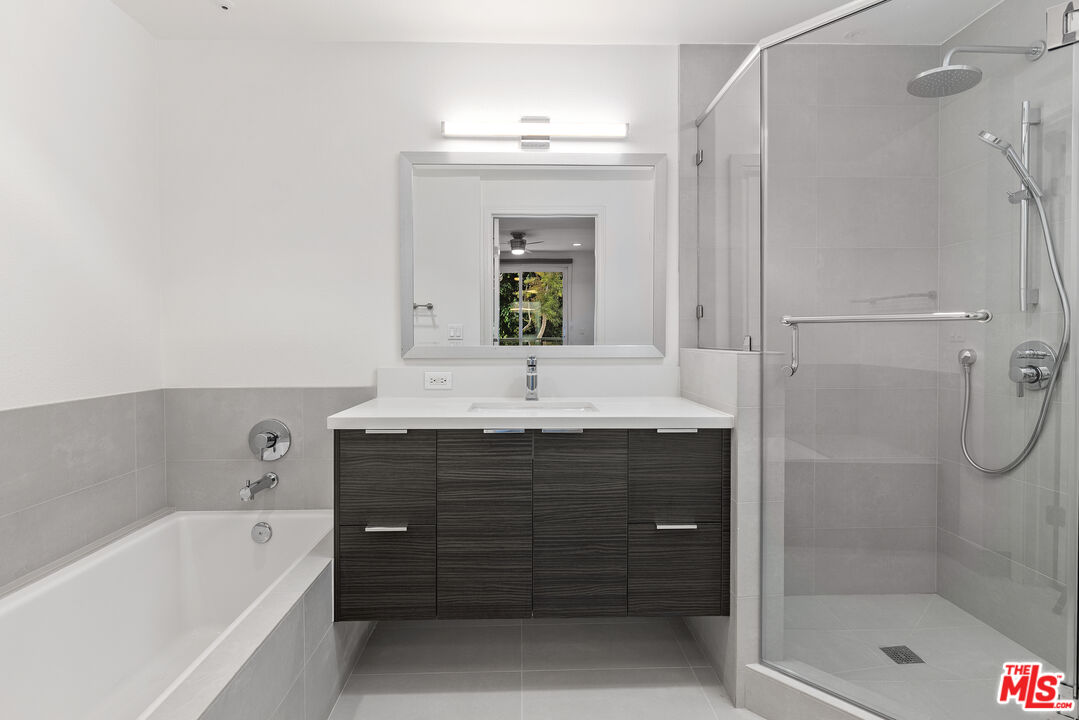 6038 Carlton Way Unit: 106