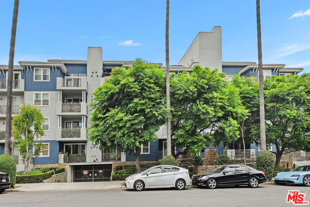 6038 Carlton Way Unit: 106