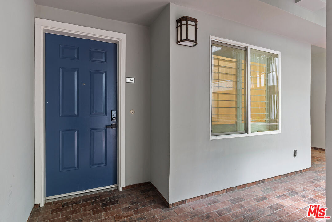 6038 Carlton Way Unit: 106