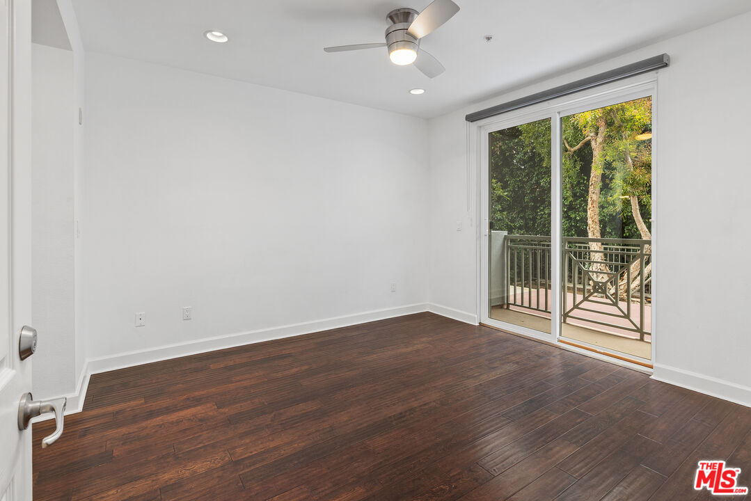 6038 Carlton Way Unit: 106