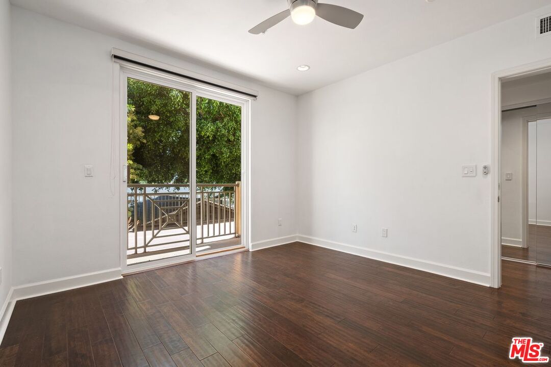 6038 Carlton Way Unit: 106