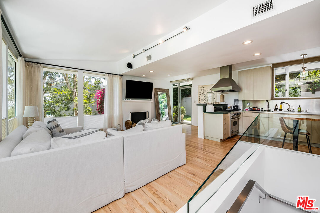 1331 CORDELL PL
