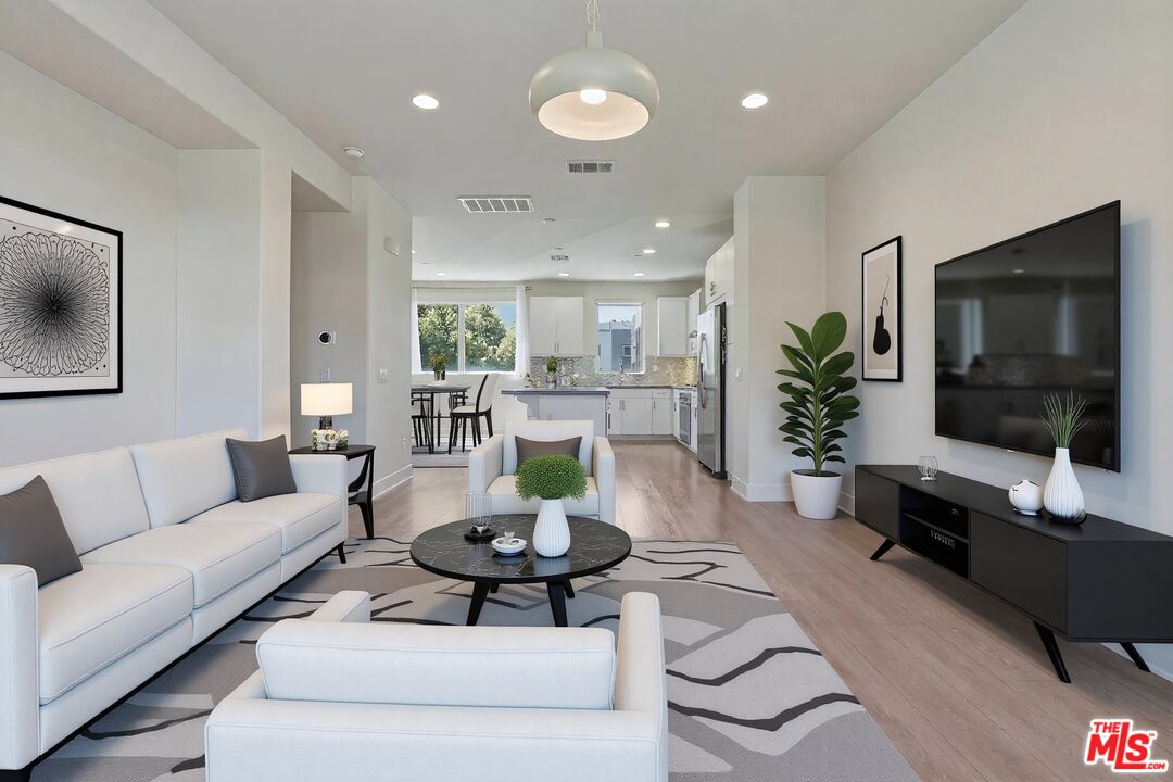 5118 Melrose Ave