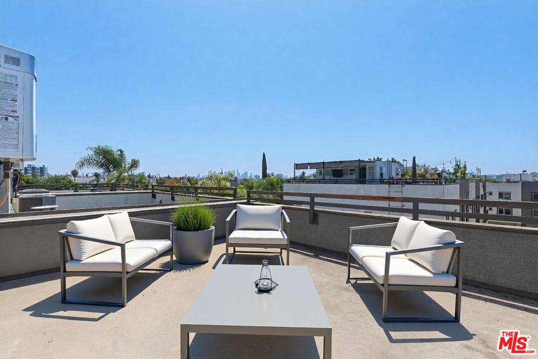 5118 Melrose Ave