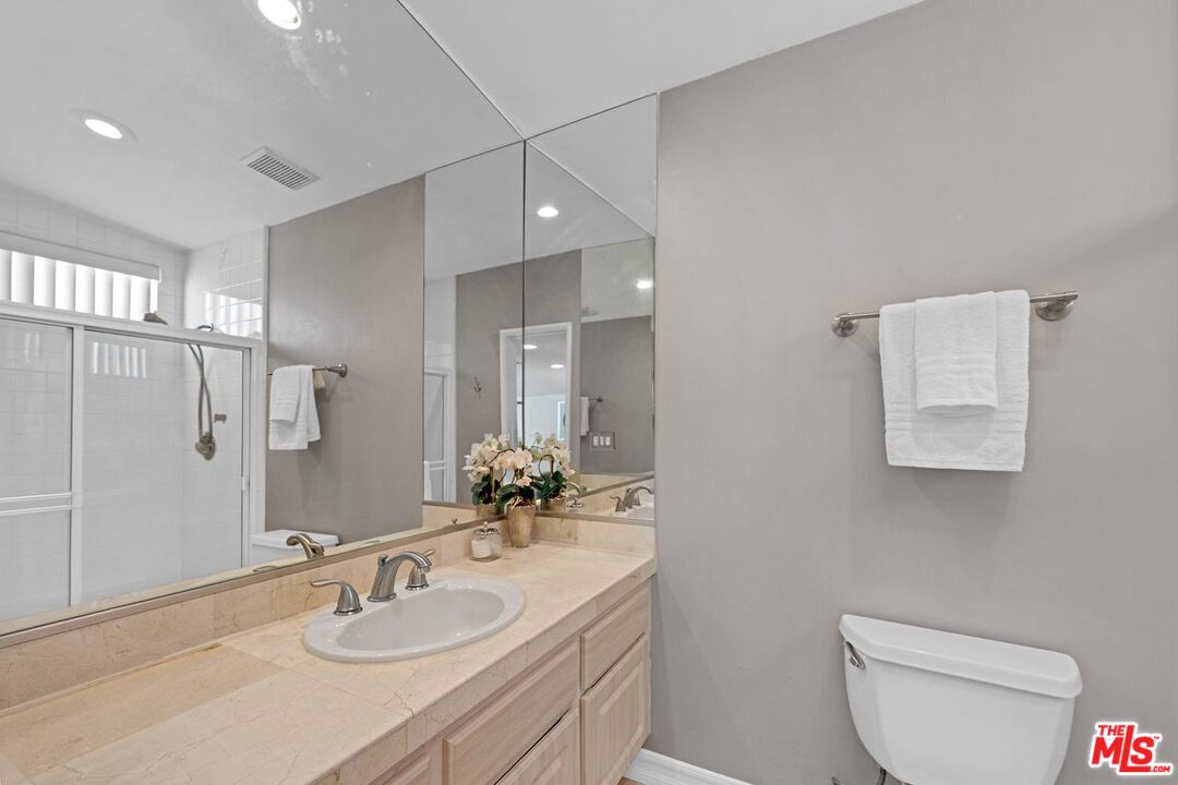 723 Westmount Dr Unit: 305