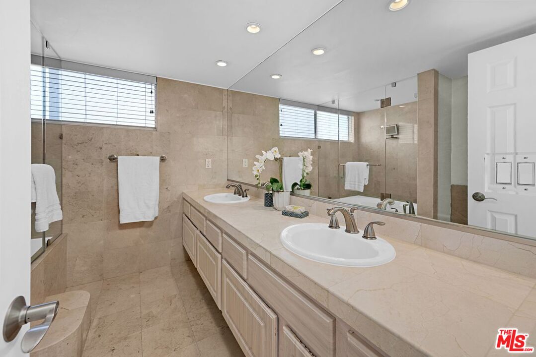 723 Westmount Dr Unit: 305