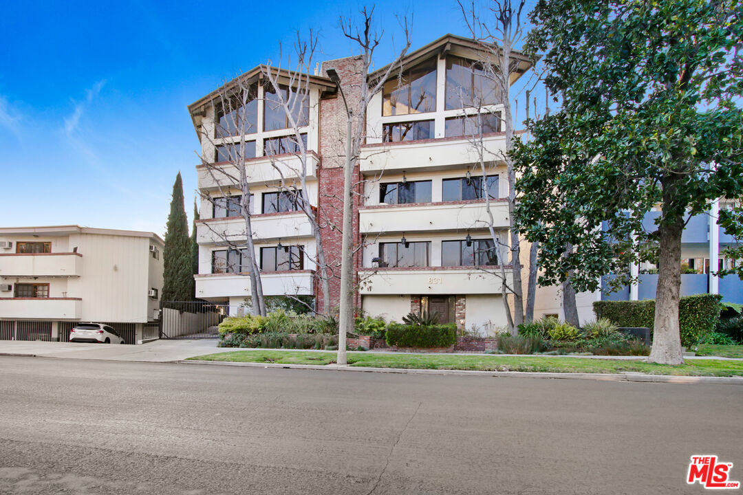 831 S Gretna Green Way Unit: 302