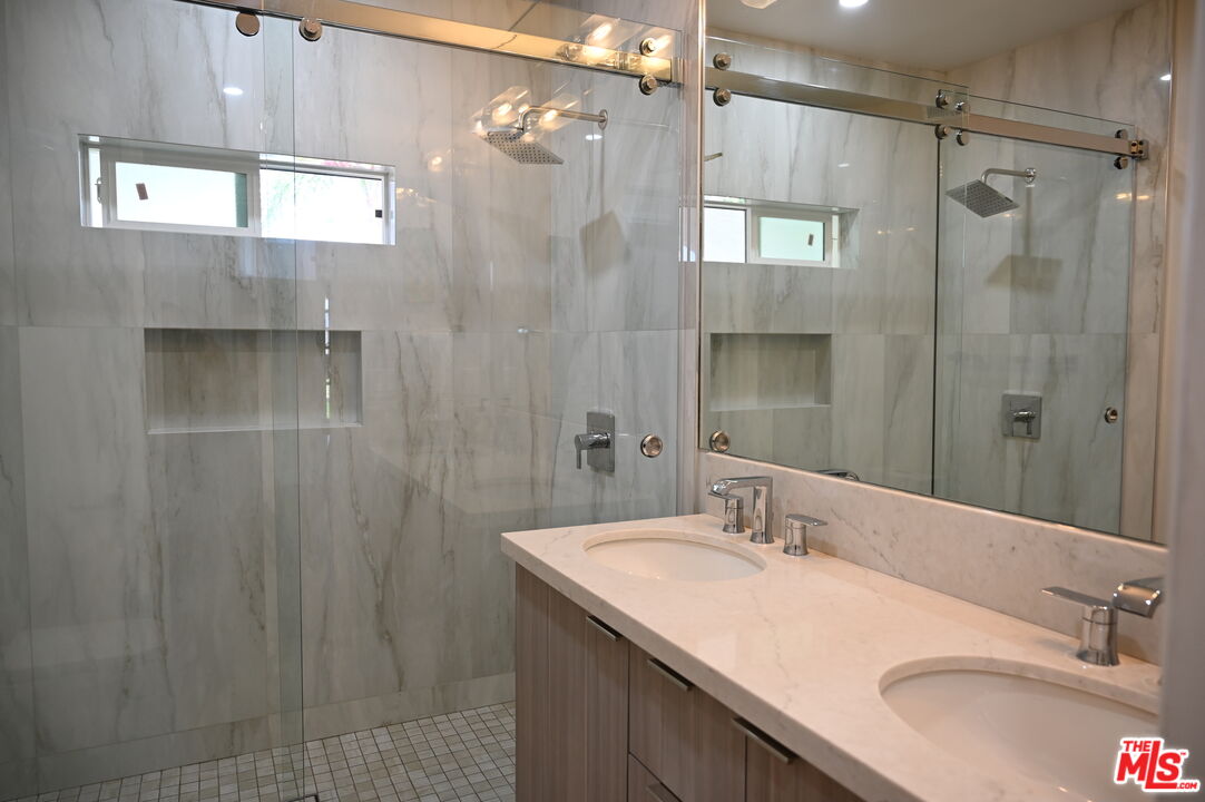 1333 W 14th St