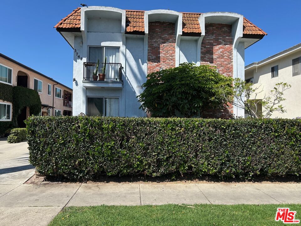 3741 Westwood Blvd Unit: 4