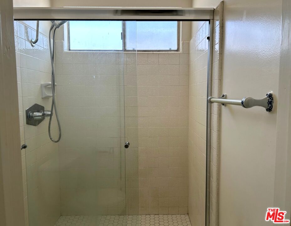 3741 Westwood Blvd Unit: 4