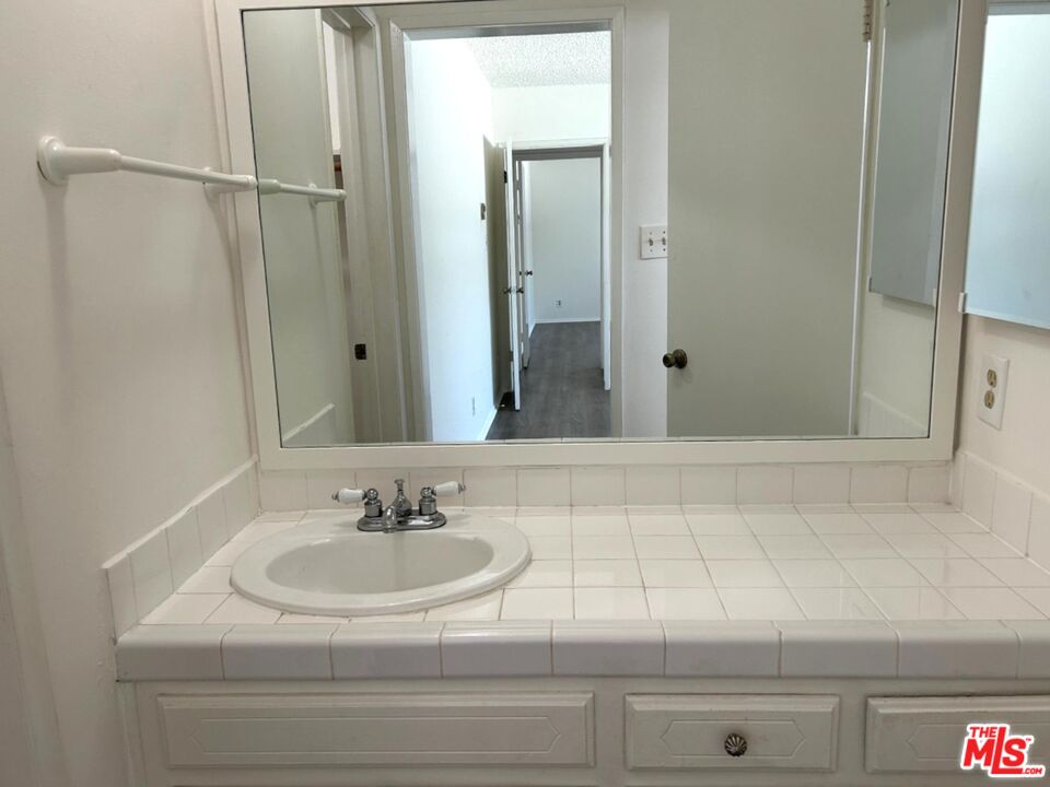 3741 Westwood Blvd Unit: 4
