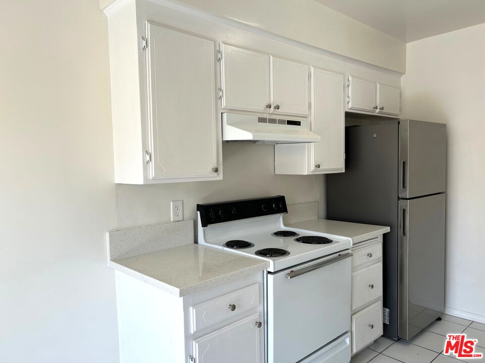 3741 Westwood Blvd Unit: 4