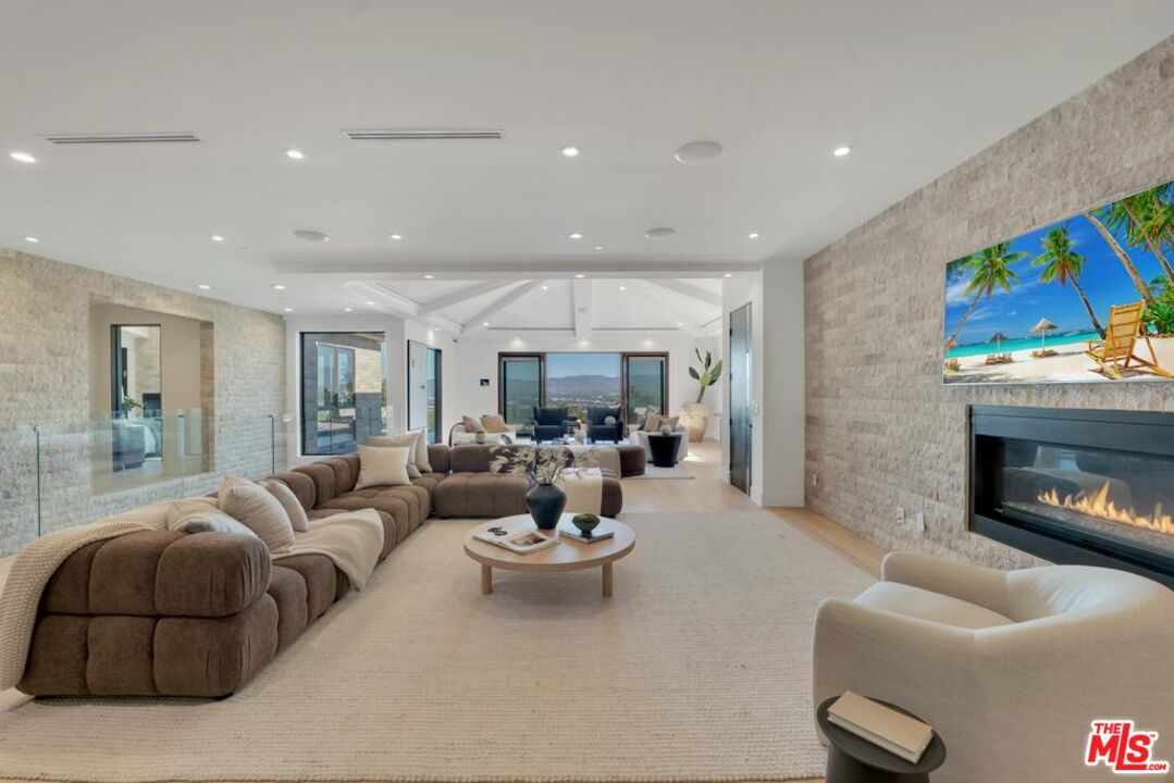 3116 Elvido Dr