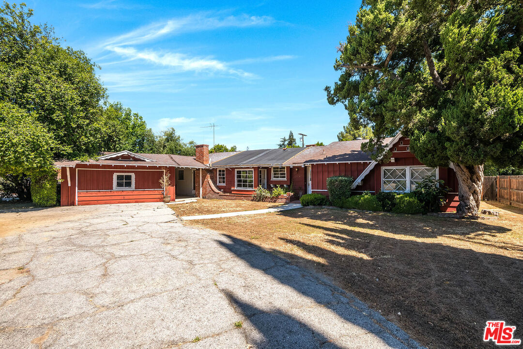 22501 Victory Blvd
