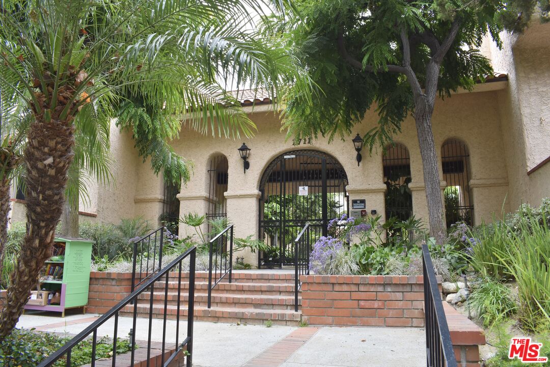 1711 Grismer Ave Unit: 63