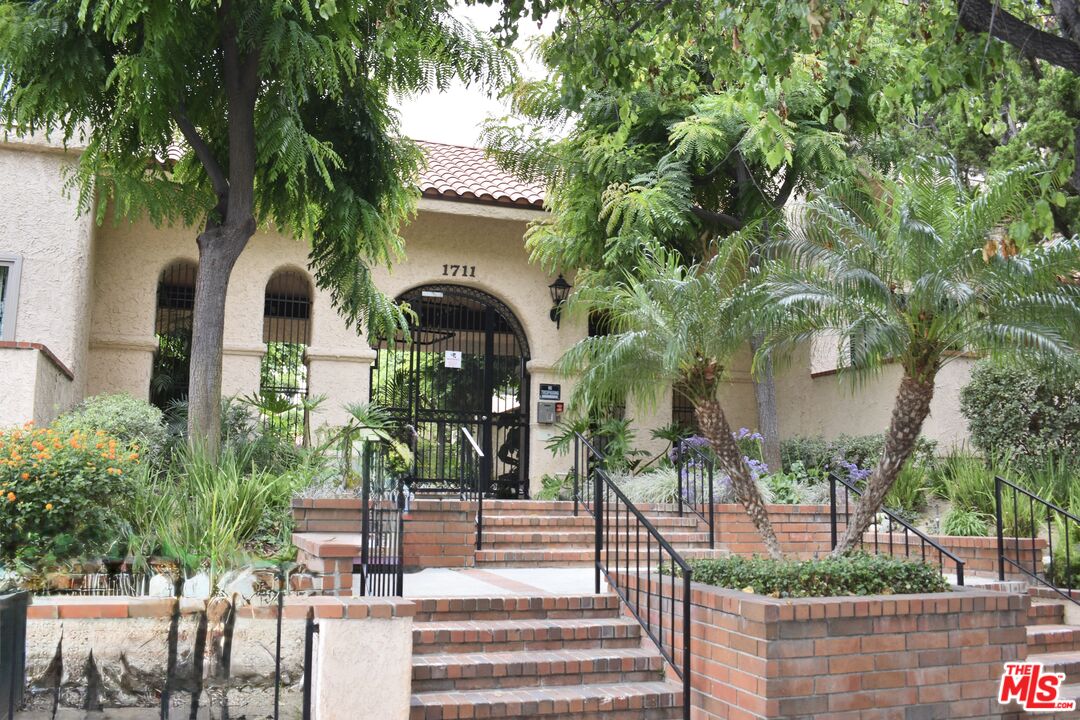 1711 Grismer Ave Unit: 63