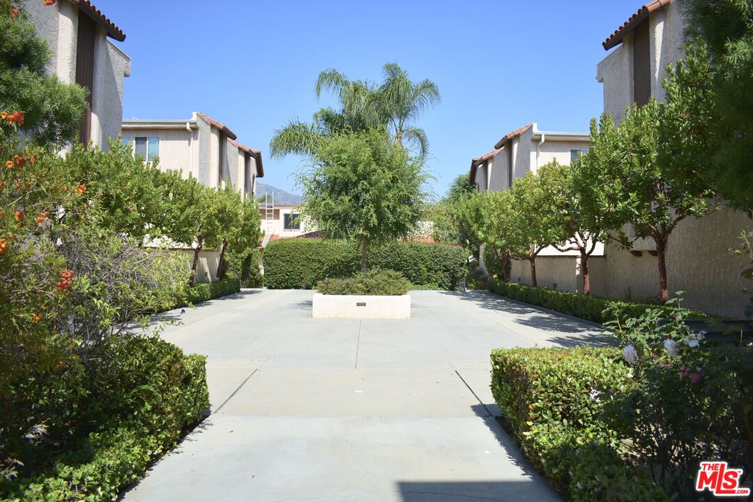 1711 Grismer Ave Unit: 63