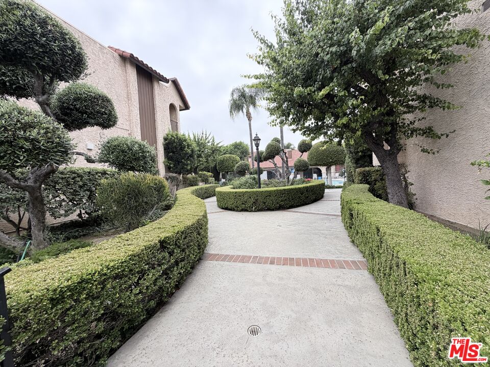 1711 Grismer Ave Unit: 63