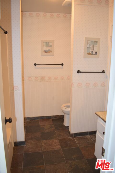 1711 Grismer Ave Unit: 63